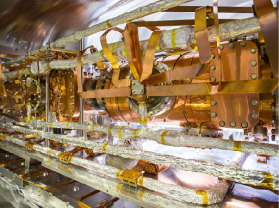 Copper strips distribute the cold to the experimental vacuum chambers of the CSR
