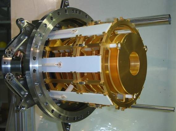 The cryogenic ion trap used as a prototype for the CSR